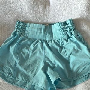 Lululemon hotty hot size 2 inches 2.5